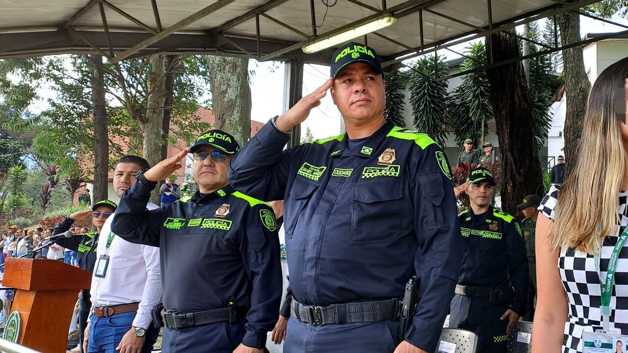 Coronel Daniel Mazo, (centro) comandante de la Policía de Antioquia tiene vigente una investigación de la Fiscalía.