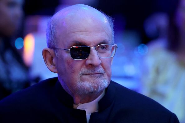 La Academia sueca podría también, como lo hace con frecuencia, recompensar a una pluma menos conocida del gran público, como la escritora china de vanguardia Can Xue o al noruego Jon Fosse, dramaturgo cuyas piezas de teatro son las más representadas en Europa.