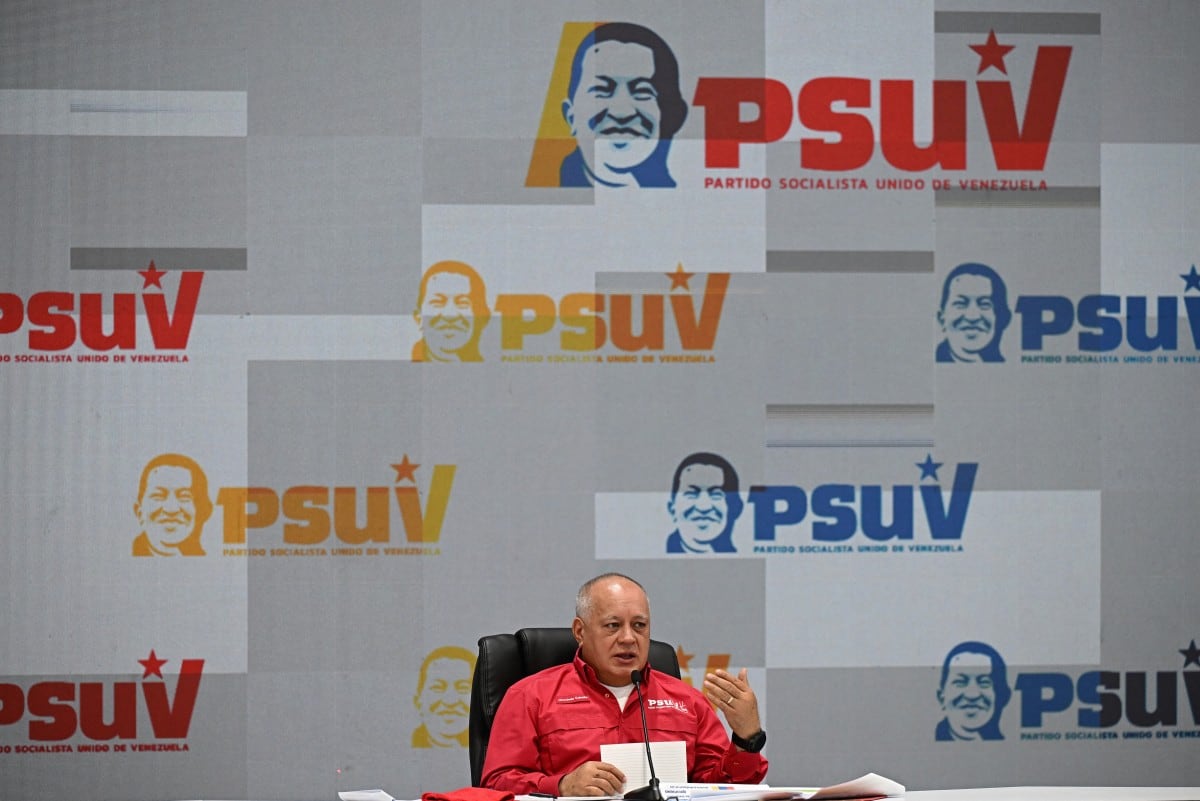 El ministro del Poder Popular para Relaciones Interiores, Justicia y Paz de Venezuela, Diosdado Cabello, habla durante una conferencia de prensa del Partido Socialista Unido de Venezuela (PSUV) en Caracas, el 17 de agosto de 2026. (Foto de Federico PARRA / AFP)