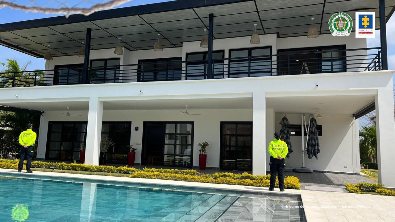 Fiscalía ocupa bienes avaluados en más de 231.000 millones de pesos que pertenecerían a una red delictiva dedicada al contrabando