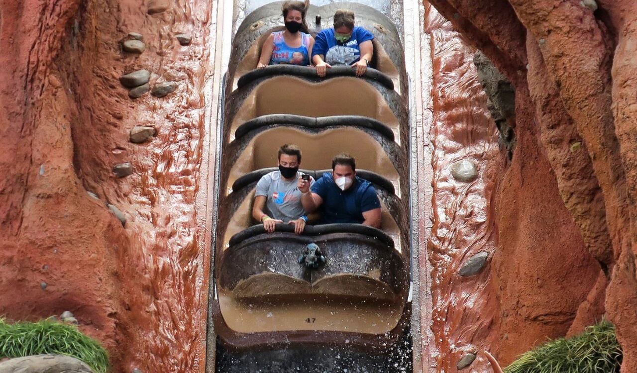 La parte preferida de los asistentes a Splash Mountain era su caída de 50 metros, donde los visitantes recibían un gran chapuzón