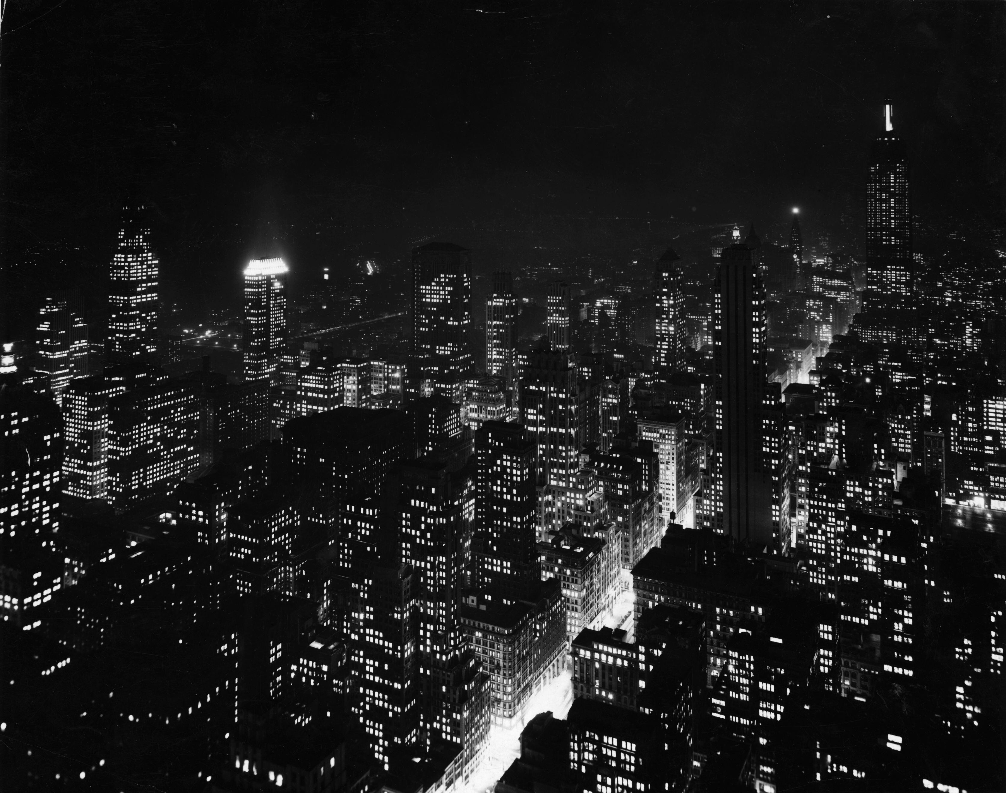 Para quienes visiten Nueva York en mayo, esta exposición ofrece una oportunidad única de apreciar el arte contemporáneo en un entorno urbano.