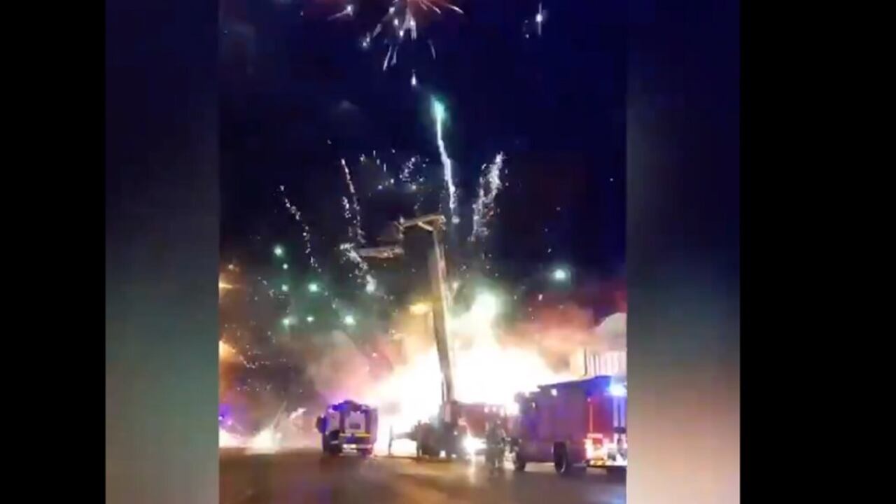 Graban impresionante explosión de local de fuegos artificiales en Rusia