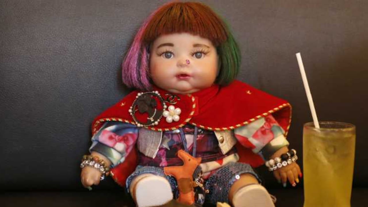 La creencia generalizada es que las muñecas tienen un ángel o espíritu benigno adentro.
