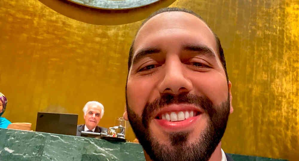 El mandatario, de cuarenta años, se tomó una selfi durante un discurso en la Asamblea General de las Naciones Unidas Foto: AFP. 