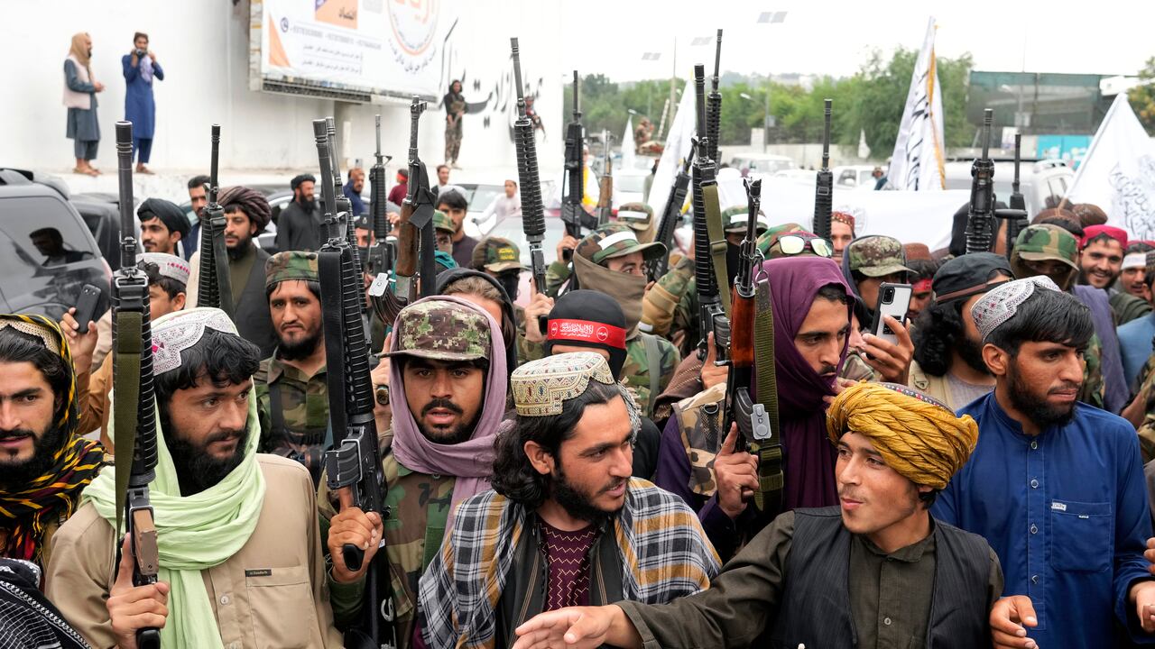 Los talibanes celebraron el primer aniversario de su toma del poder después de que el país respaldado por Occidente el gobierno huyó y el ejército afgano se derrumbó ante el avance de los insurgentes. (AP Photo/Ebrahim Noroozi).