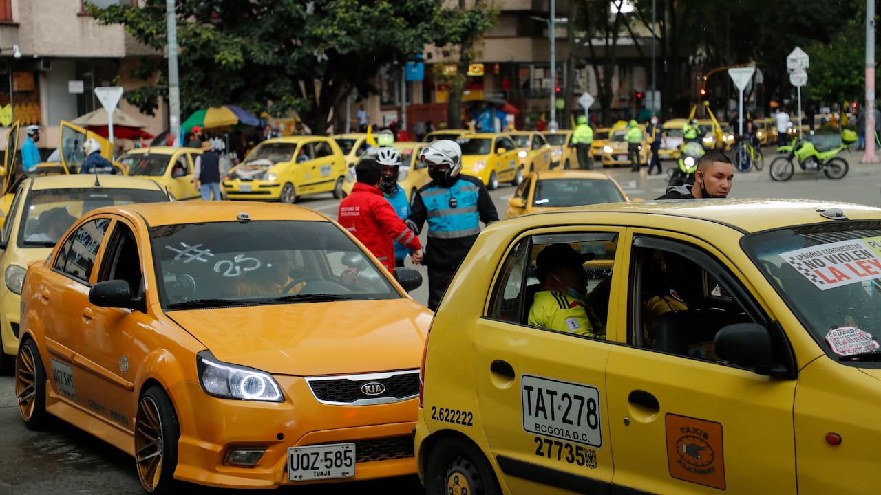 Taxista en Ibagué piden extender hasta los sábados el pico y placa para los vehículos particulares. Foto de referencia
Foto Guillermo Torres Reina / Semana