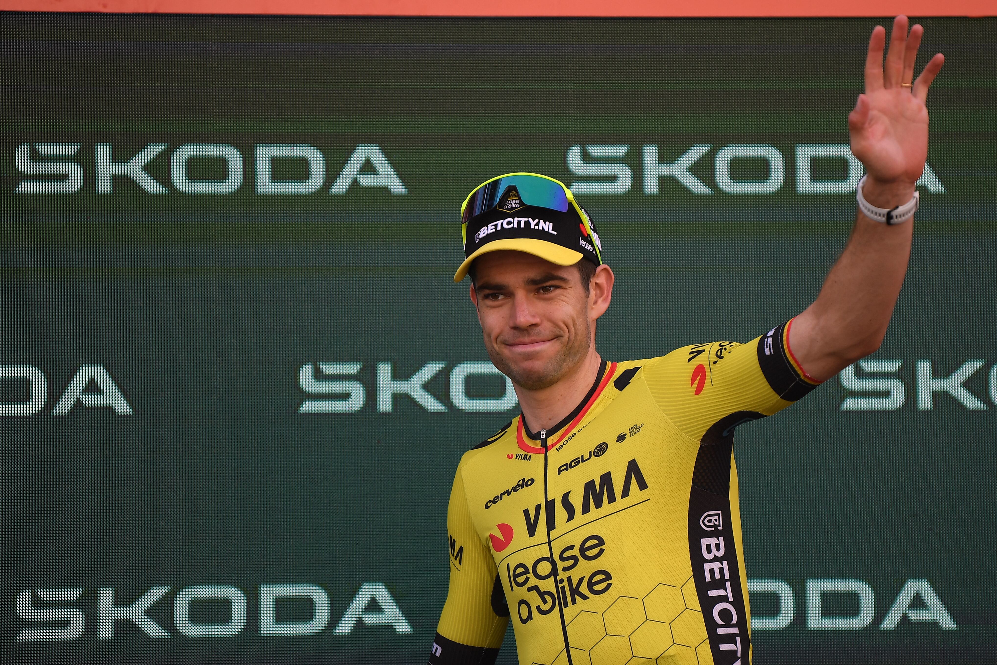 Van Aert abandona la Vuelta a España tras sufrir una dura caída en la etapa 16