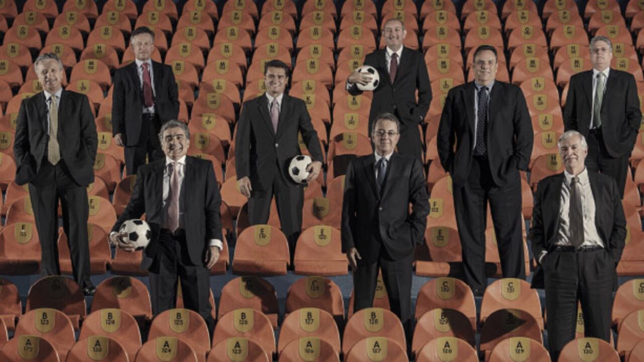 De pie arriba, de izquierda a derecha:
Gonzálo Alberto Pérez, presidente de Suramericana.
Andrés Castro, presidente de Sura Asset Management.
Carlos Raúl Yepes, presidente del grupo Bancolombia.
Carlos Ignacio Gallego, presidente del Grupo Nutresa.
Jorge Mario Velásquez, presidente de Argos.
Juan Guillermo Londoño, presidente de Celsia.
De pie abajo, de izquierda a derecha:
David Bojanini, presidente del Grupo de Sura.
José Alberto Vélez, presidente del Grupo Argos.
Carlos Enrique Piedrahíta, expresidente del Grupo Nutresa.
Fotógrafo Juan Carlos Sierra
Estadio Atanasio Girardot - Medellín.
Agradecimientos al INDER de Medellín.