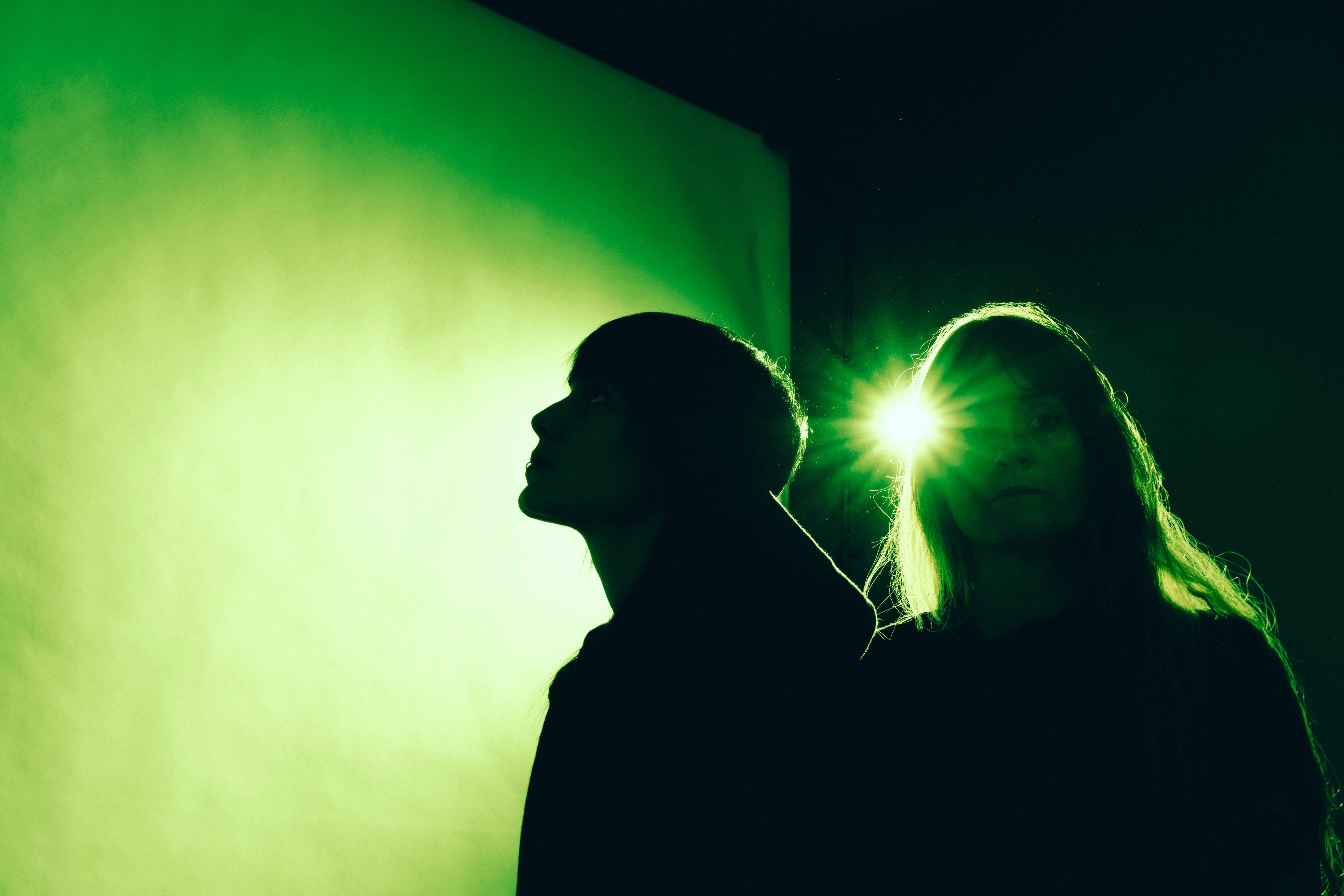 Bala es una banda gallega de stoner rock / grunge formada por la coruñesa Anxela Baltar (guitarra y voz) y la pontevedresa Violeta Mosquera (batería y voz).