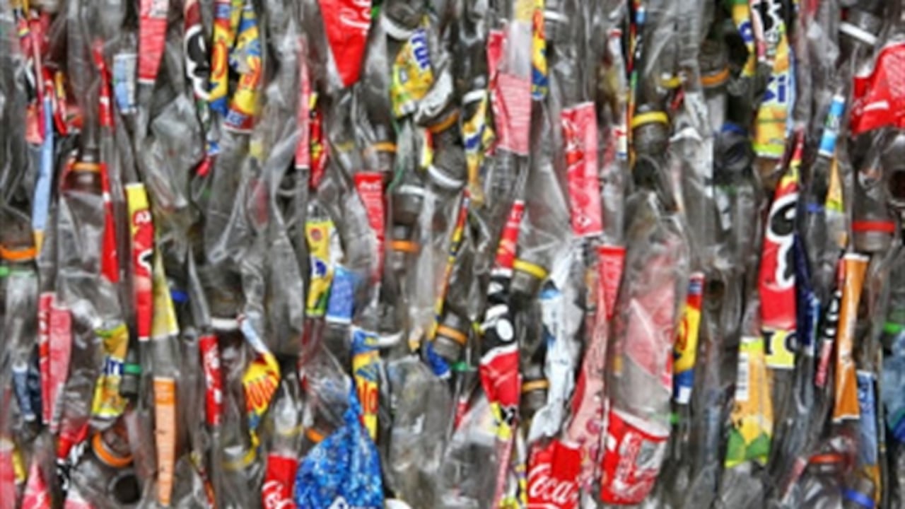 Según la Andi, el año pasado el país demandó cerca de 750.000 toneladas de residuos reciclables, de las cuales solo se recuperaron 645.200, lo que indica que 104.800 se quedaron literalmente en la basura.