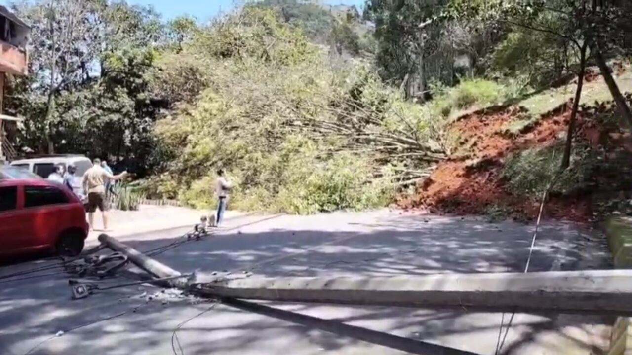 Nuevo deslizamiento provocó susto en Picacho, noroccidente de Medellín.