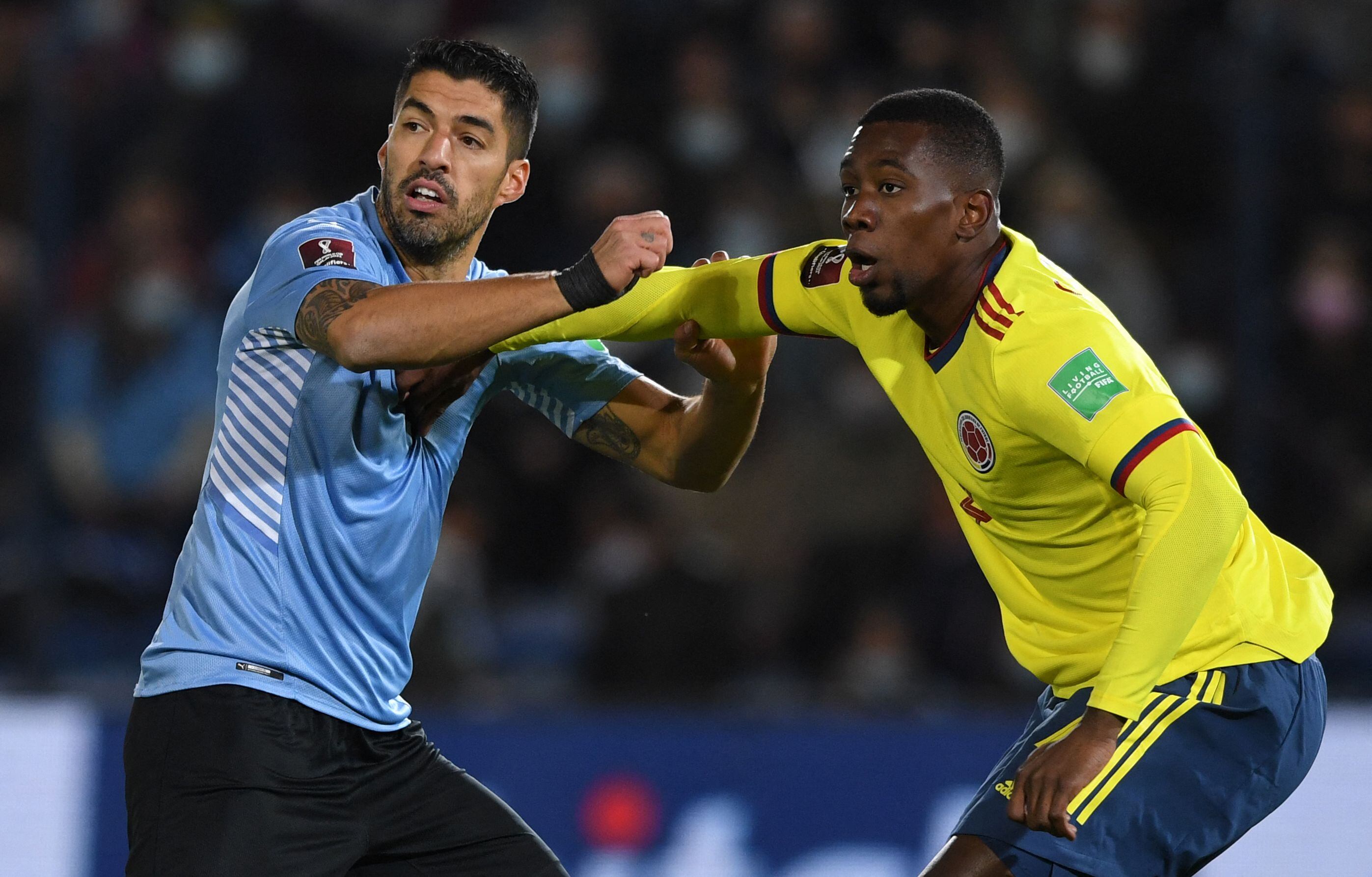 Imagen de un duelo entre Uruguay y Colombia por la jornada 10 de la Eliminatoria Mundialista a Catar 2022.