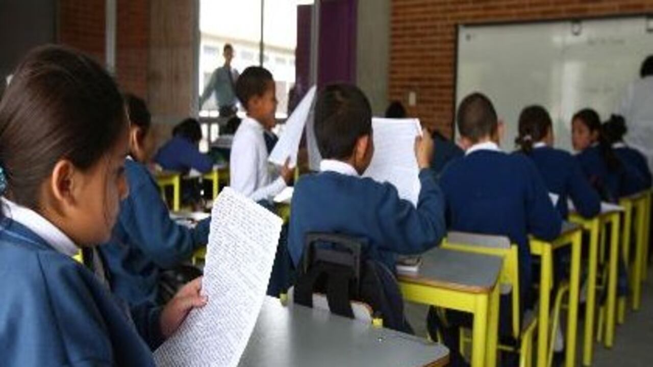 La vida y la salud de muchos niños de Santa Cecilia está en peligro por bandas que combaten con otras por el control del barrio y del negocio de drogas.