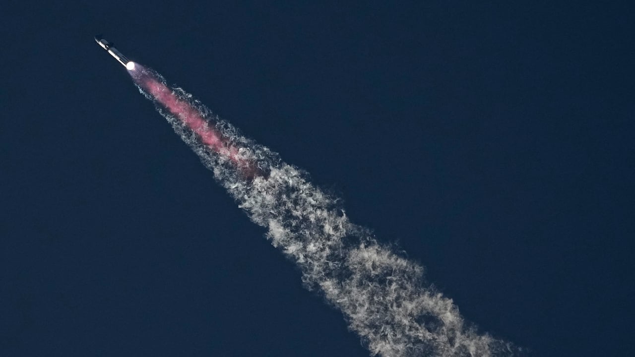 Mega cohete SpaceX fue lanzado en la base de Boca Chica, Texas.