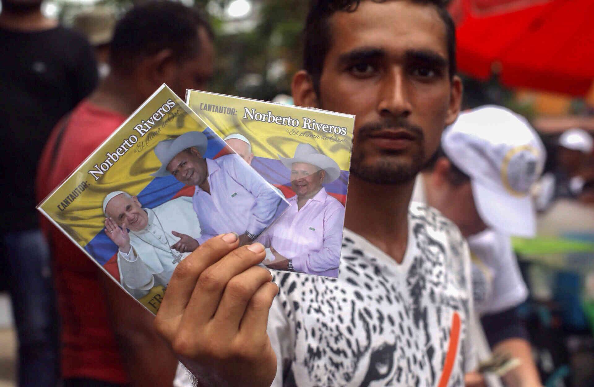 Comerciantes vendieron todo tipo de artículos en Catama. Foto: Esteban Vega// SEMANA.