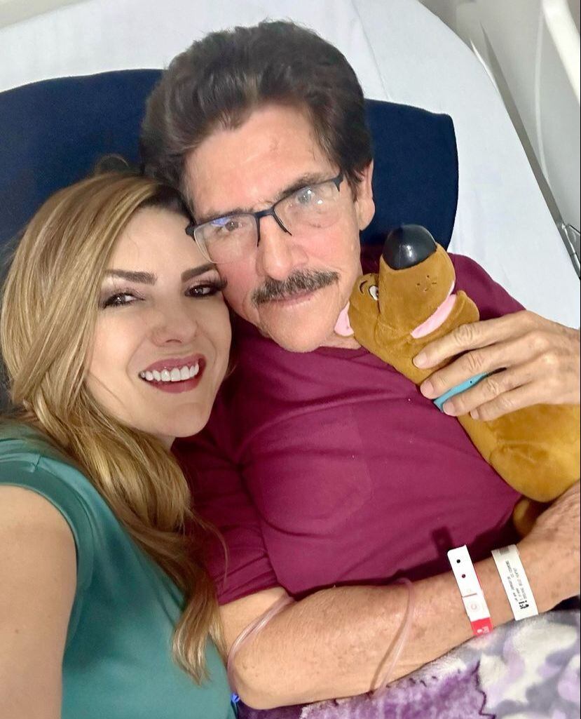 Ana Karina Soto pidió orar por la salud de su padre.