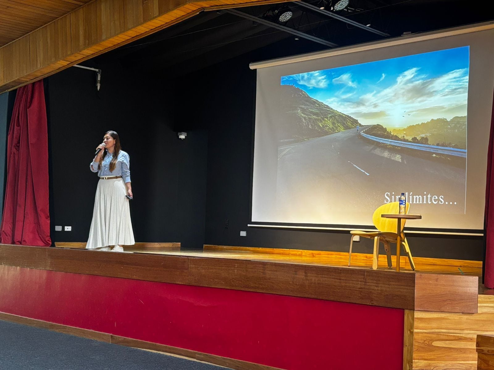Estudiantes en Bogotá fortalecen habilidades STEM a través de experiencias que conectan el aprendizaje con el mundo real