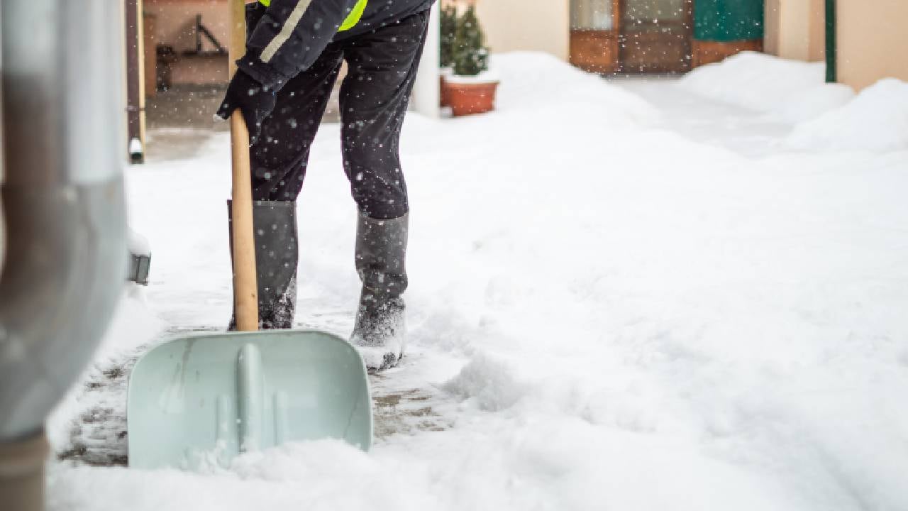 Algunos internautas consideraron que la nieve ayudó a amortiguar la caída (imagen de referencia).