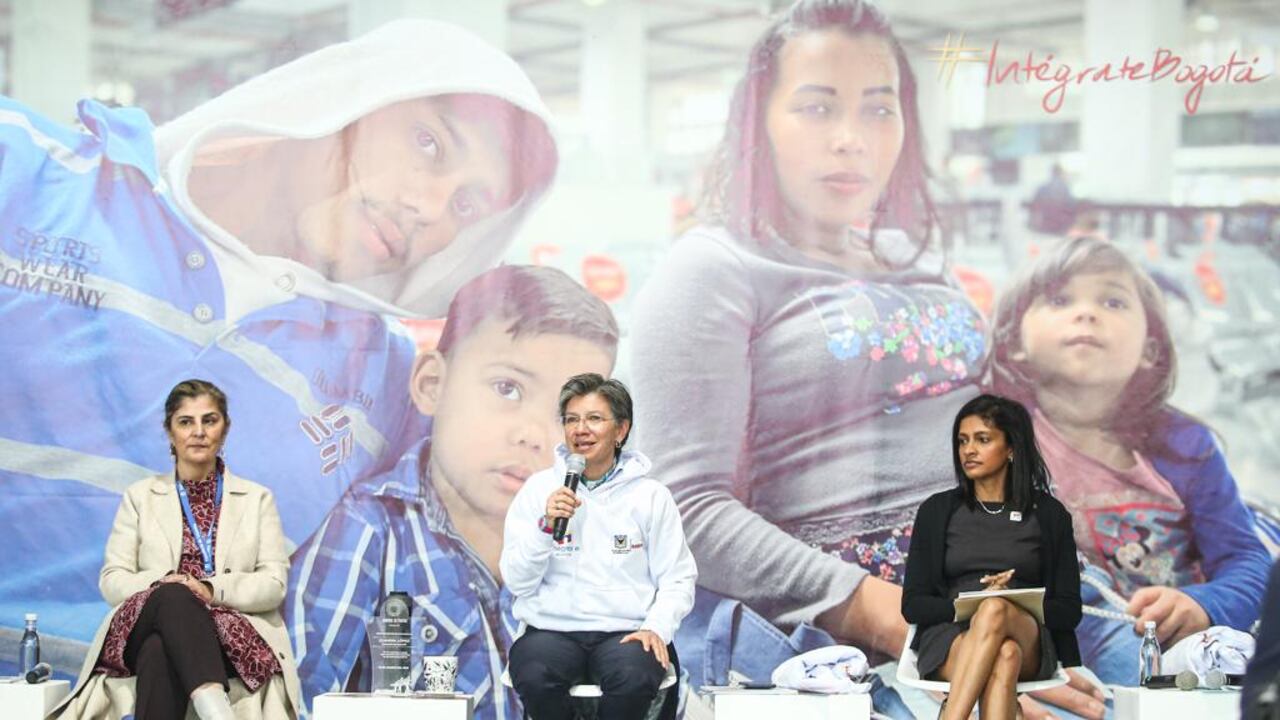 La alcaldesa Claudia López en compañía de la vicecanciller de Asuntos Multilaterales, Laura Gil; y la directora de la Usaid, Anupama Rajaraman, lanzaron la estrategia 'Intégrate'.