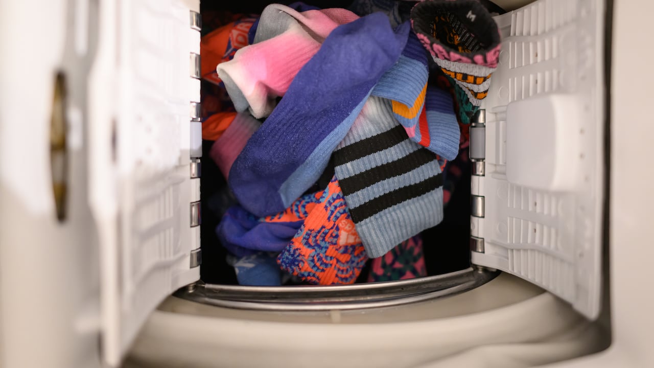 El misterio de las medias que desaparecen en la lavadora