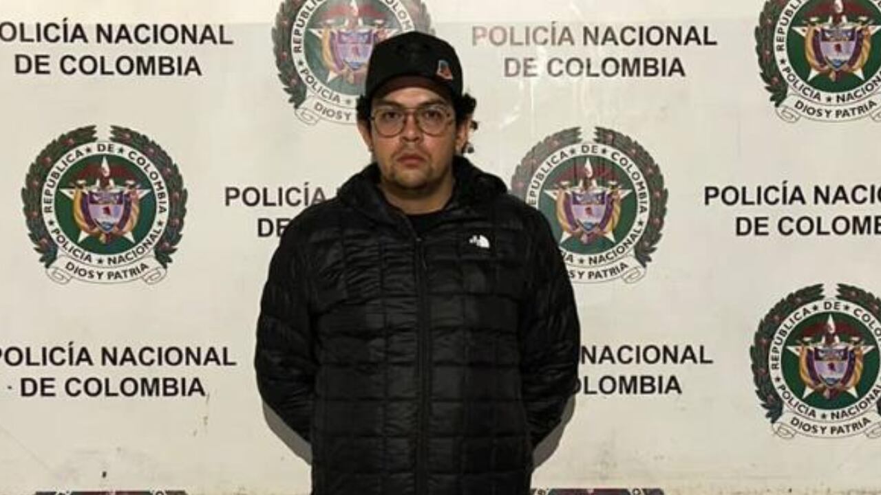 Extraño bulto en el pantalón lo delató: viajero escondió 60.000 dólares en sus calzoncillos