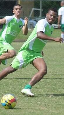 Manga Escobar vistiendo los colores del Deportivo Cali.