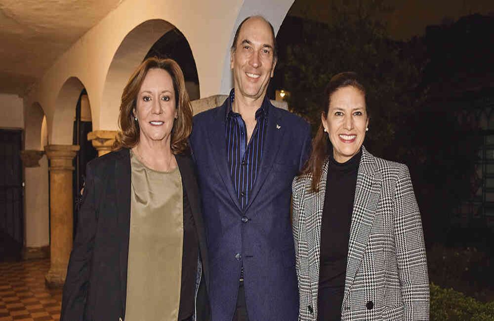 Juanita Santos, Juan Carlos Rojas y Ana María Fries.