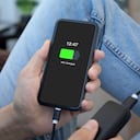 ¿Cuál es el cargador más eficiente para cargar el celular de forma más rápida?