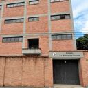 El colegio fue fundado en octubre de 1977.