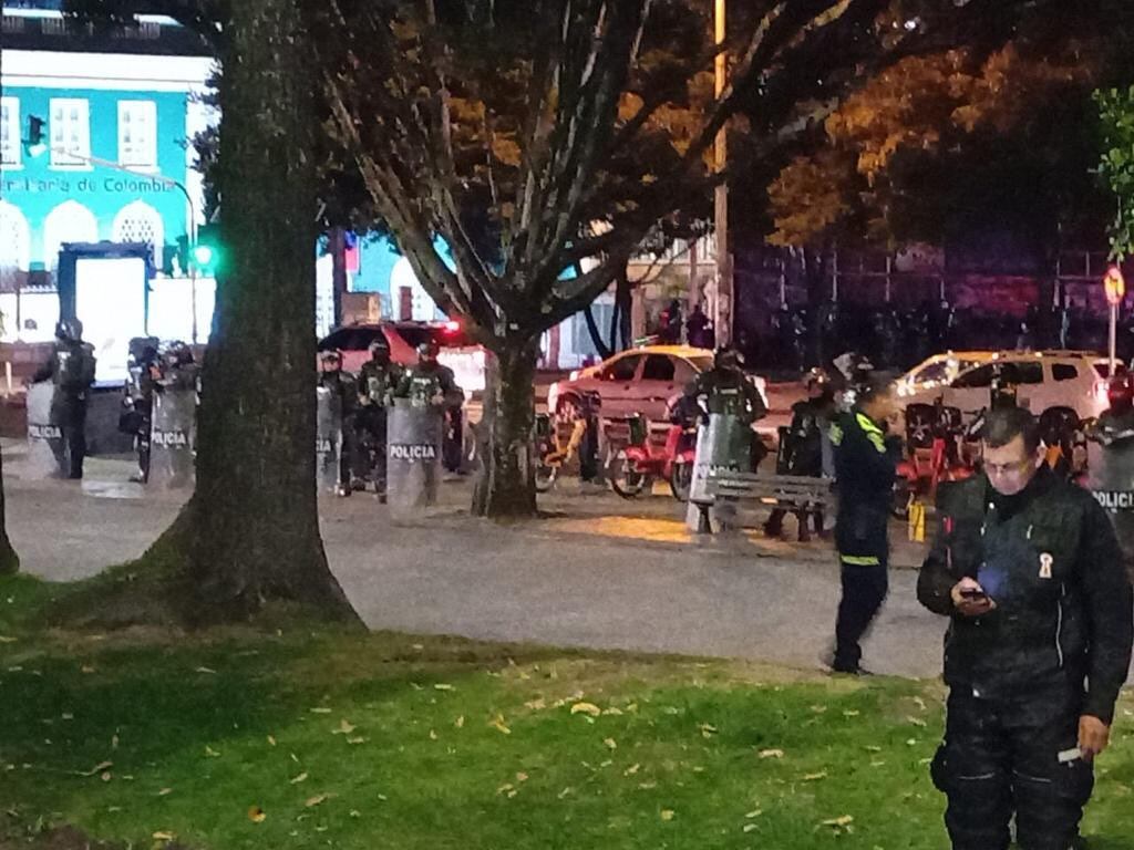 En el sitio hay presencia de la Policía antidisturbios.