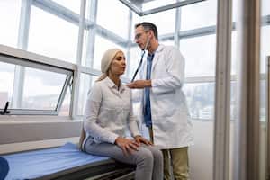 La mujer en realidad nunca tuvo la enfermedad, todo se trató de un mal diagnóstico.