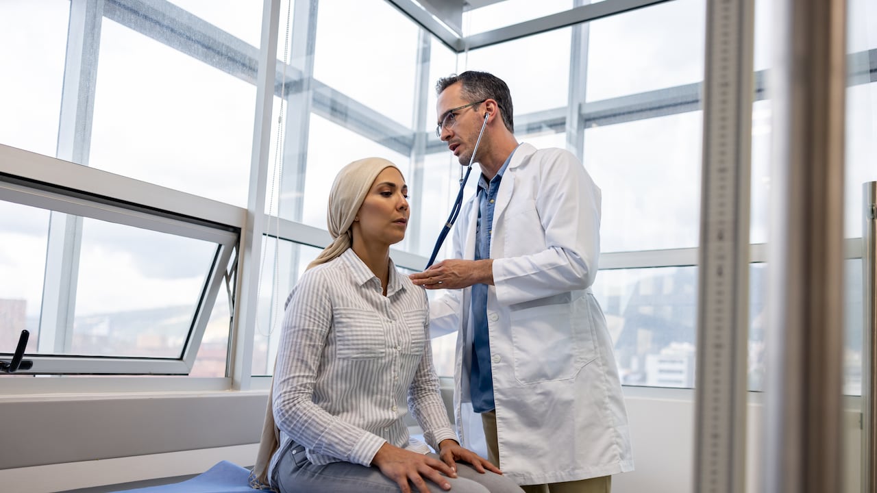 La mujer en realidad nunca tuvo la enfermedad, todo se trató de un mal diagnóstico.