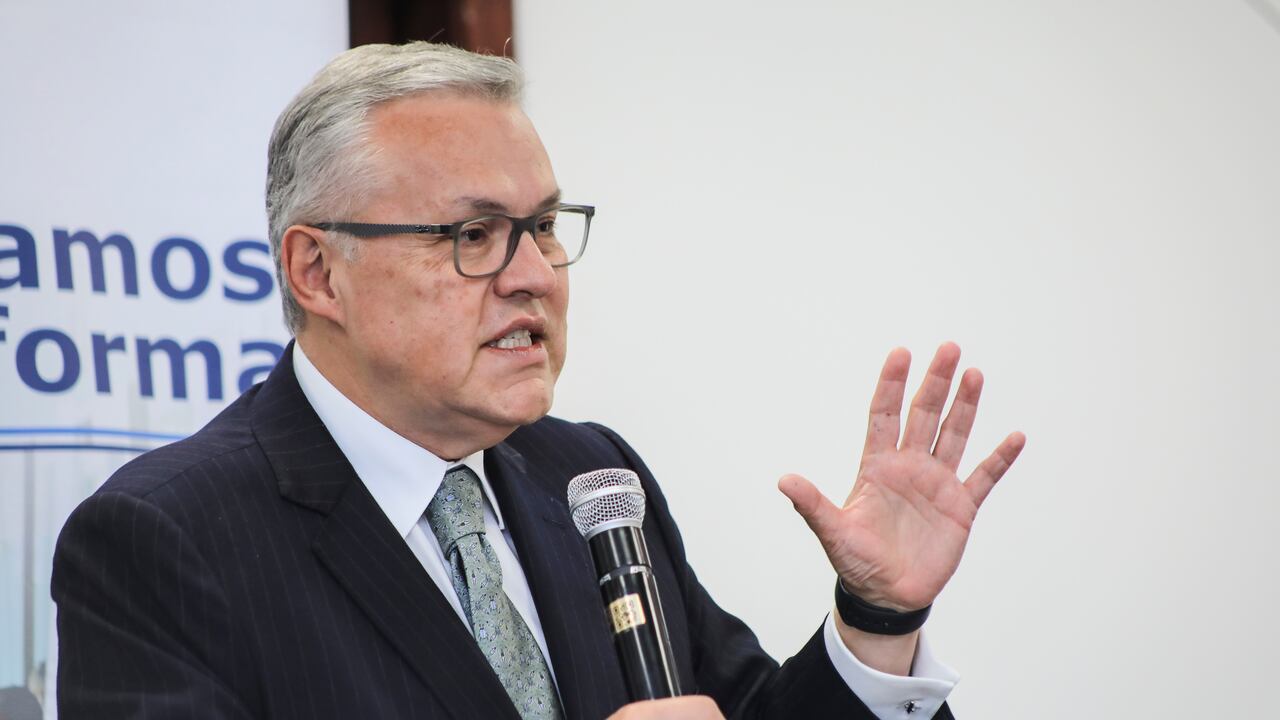 Nestor Osuna
Ministro de Justicia