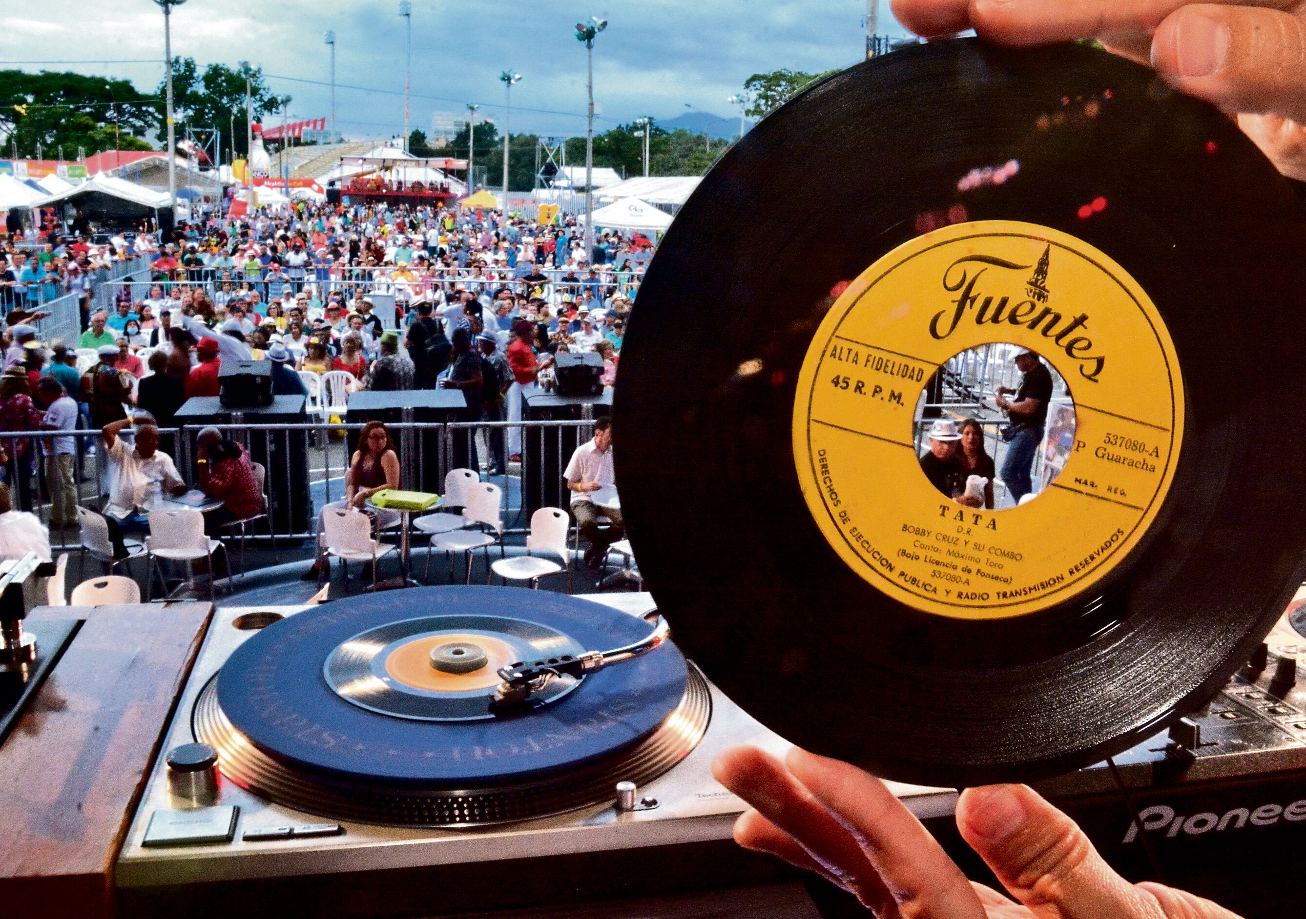 Del 26 a 30 de diciembre, en la antigua Escuela Nacional del Deporte, hoy Institución Universitaria Escuela Nacional del Deporte, reconocidos periodistas, coleccionistas, escritores, profesores de la ciudad conversarán con invitados nacionales e internacionales.
