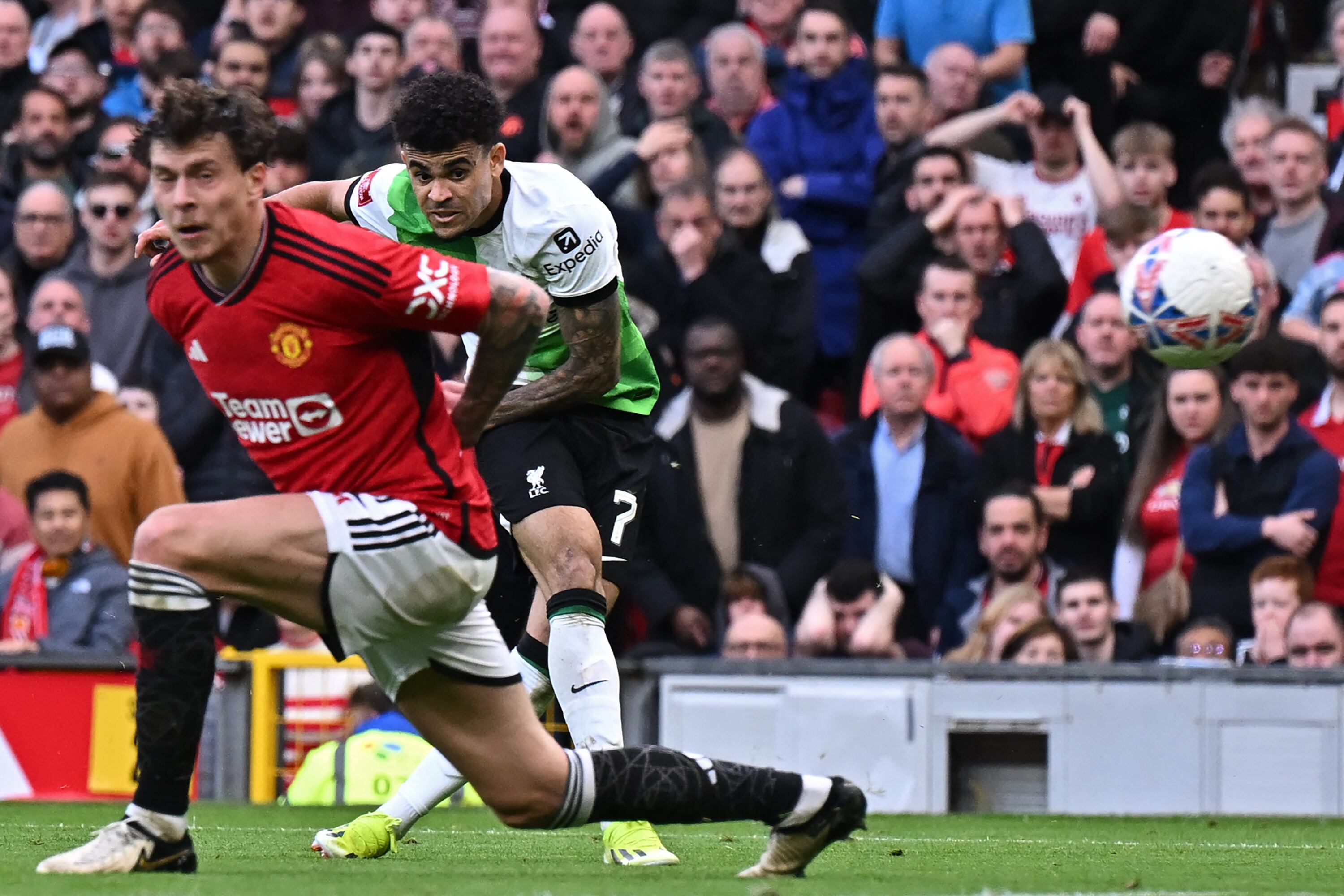 Luis Díaz, como siempre, se mostró muy activo y peligroso en el ataque del Liverpool.