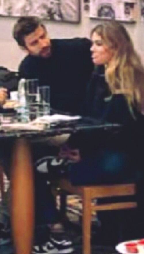 La joven fue captada tiempo atrás cuando le hacía una mueca a Piqué.