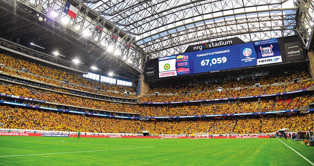   Ricardo Gareca, técnico de Chile, criticó con dureza los escenarios deportivos escogidos por Conmebol. 11 de los 14 estadios son utilizados para juegos de la NFL.