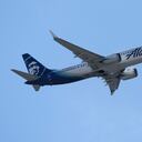 Un avión de Alaska Airlines despega del Aeropuerto Internacional de San Francisco el 7 de marzo de 2022 en San Francisco, California. (Imagen de referencia)