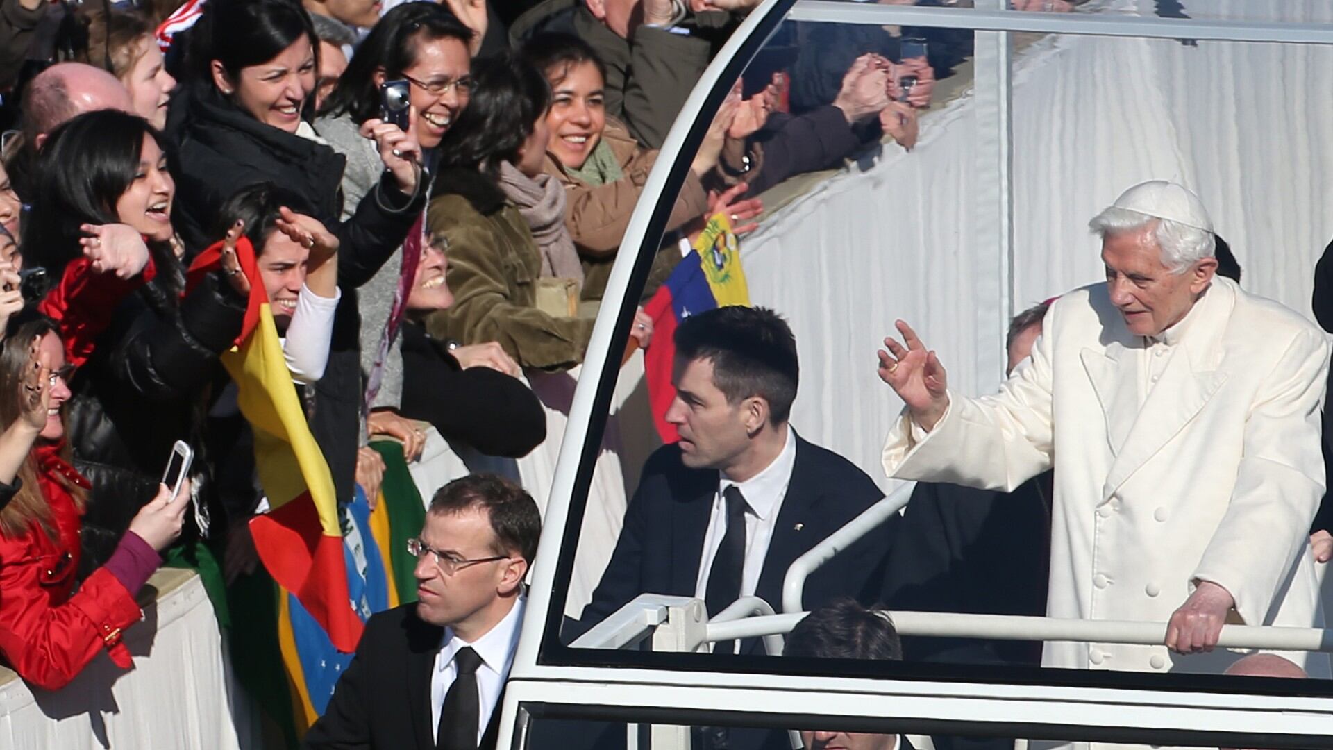 El papa Francisco había pedido, hace un par de días, orar por la salud de Benedicto XVI.
