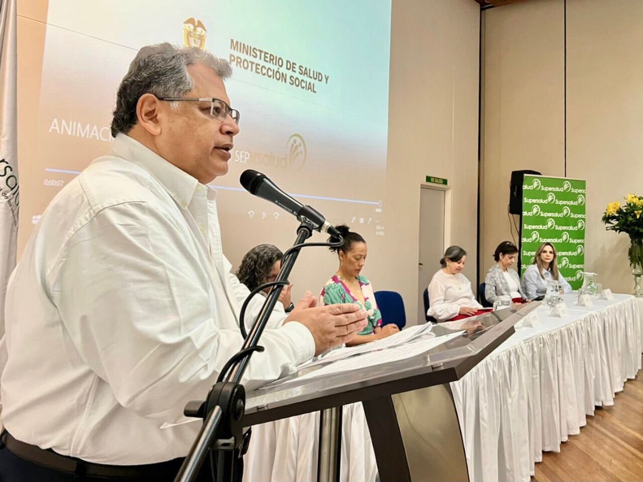 El Superintendente Nacional de Salud, Ulahí Beltrán,  en Cali.