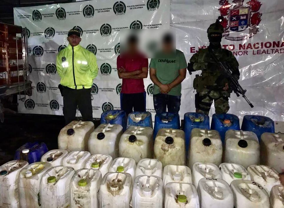 Los dos hombres hallados en el laboratorio enfrentarán cargos por tráfico y fabricación de estupefacientes.