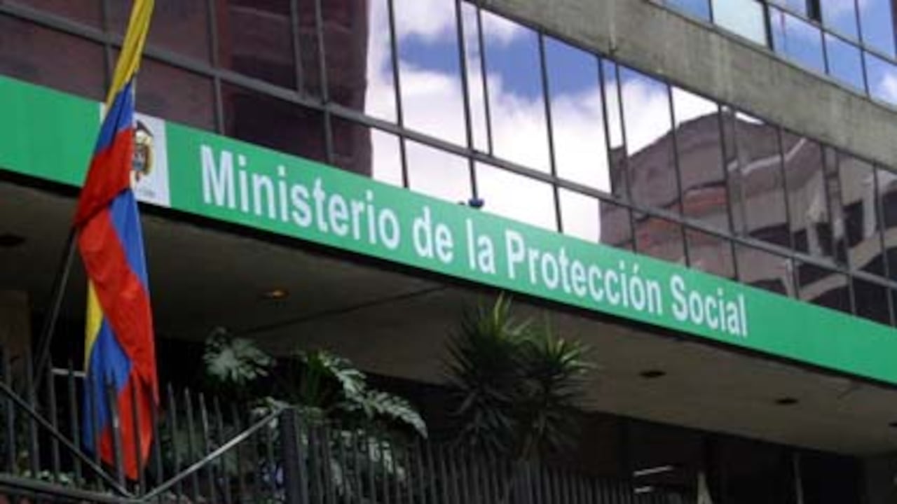 Entre la fusión de los ministerios, adelantada por el gobierno de Álvaro Uribe, uno de los más cuestionados ha sido el de la Protección Social, que se encargó de las funciones de los ministerios de Trabajo y Salud.