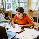 La herramienta brinda sugerencias de texto.