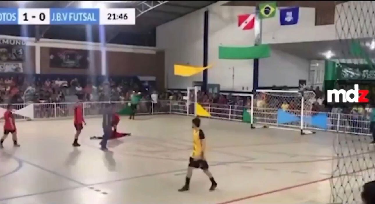 El jugador fue trasladado a un hospital donde murió minutos después