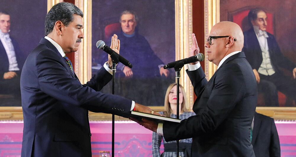 Maduro intentó simular un acto de juramentación del periodo presidencial. Sin embargo, tal ceremonia solo fue un paso más de la cadena de fraudes.