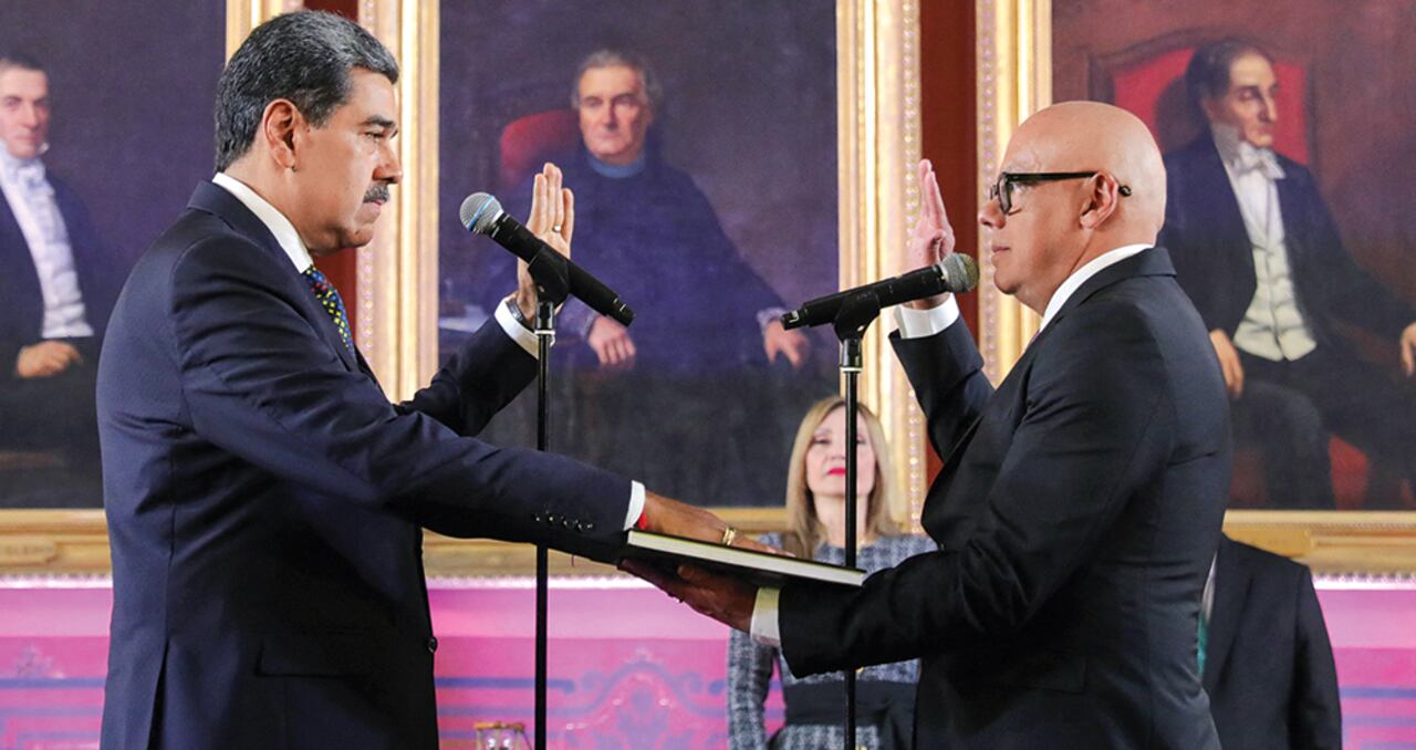 Maduro intentó simular un acto de juramentación del periodo presidencial. Sin embargo, tal ceremonia solo fue un paso más de la cadena de fraudes.