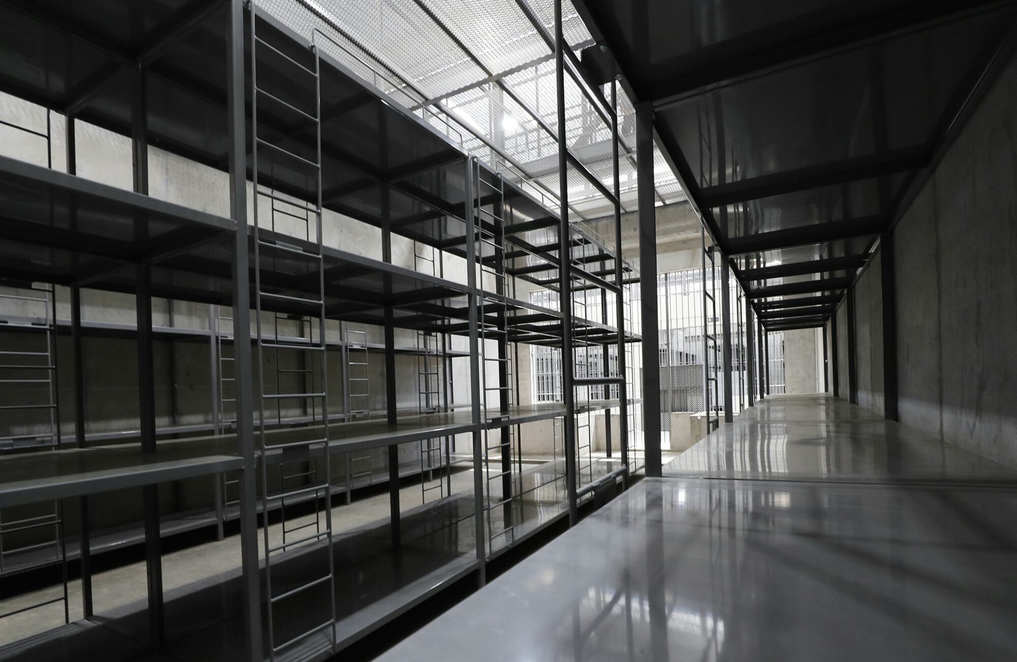 Centro de Confinamiento del Terrorismo" (CECOT)