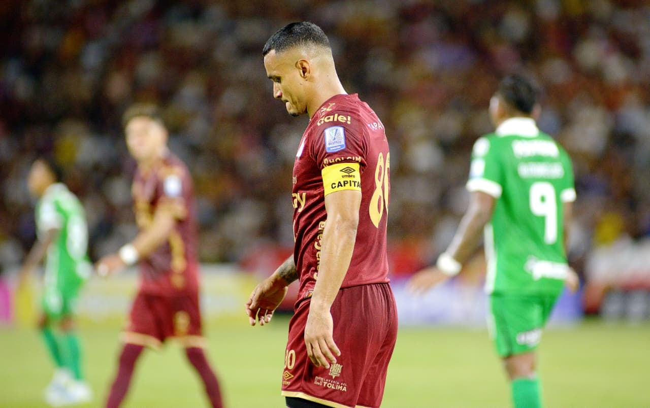 Imagen del partido de ida de las semifinales de la Liga Colombiana 2026 entre Deportes Tolima y Atlético Nacional.