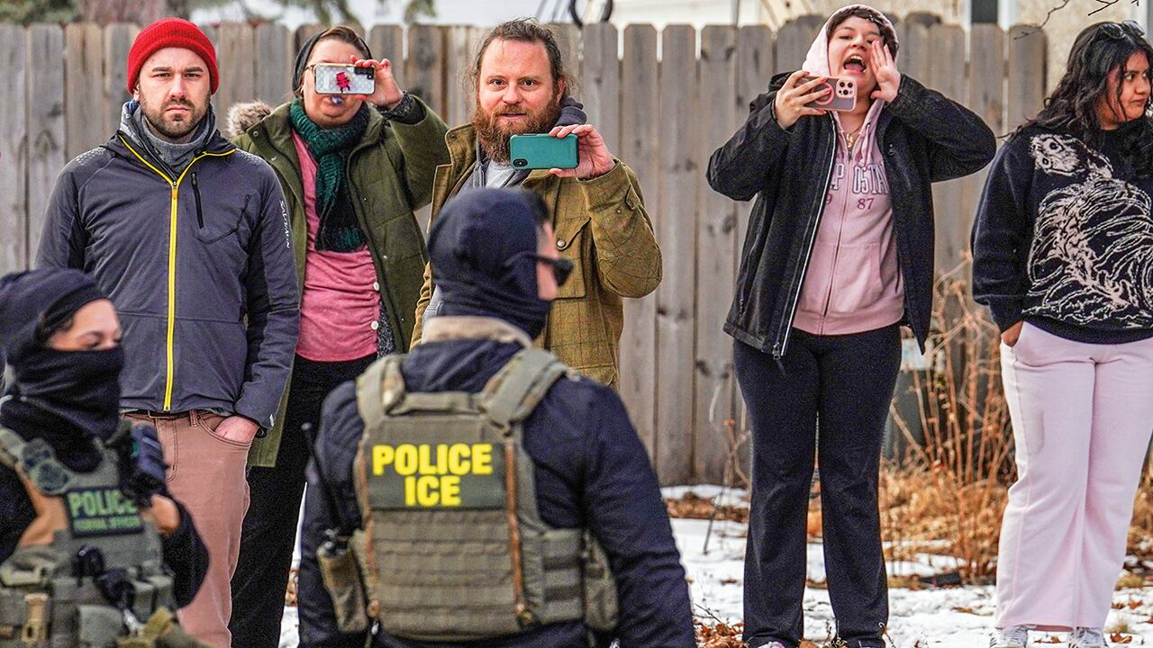 Los oficiales del Servicio de Control de Inmigración y Aduanas (ICE) se encuentran en medio de la tormenta por acusaciones de excesos en sus filas.